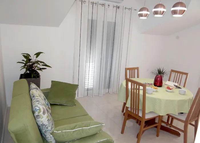 Apartment Sea View With Heated Infinity Swimming Pool Trogir