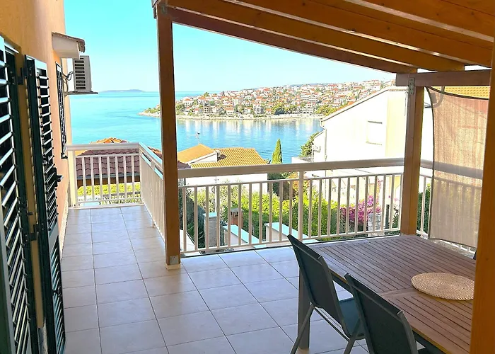 Apartment Sea View With Heated Infinity Swimming Pool Trogir