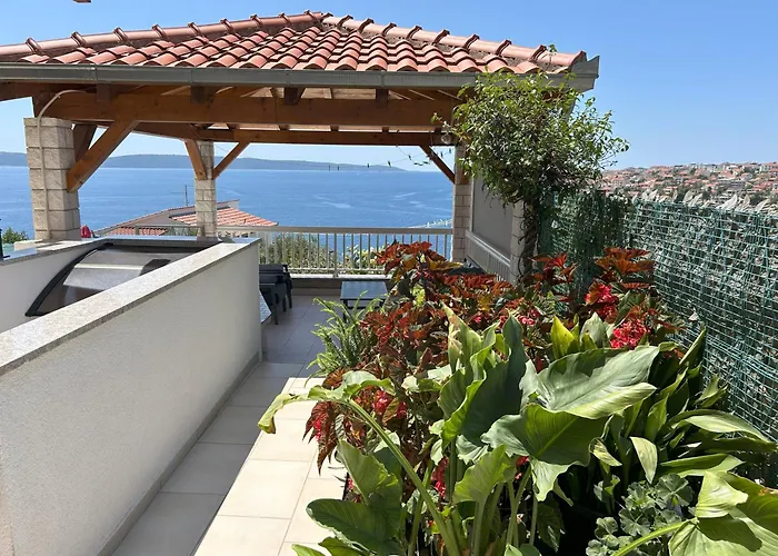 Apartment Sea View With Heated Infinity Swimming Pool