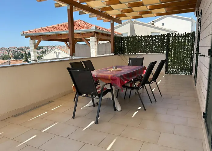 Apartment Sea View With Heated Infinity Swimming Pool Trogir