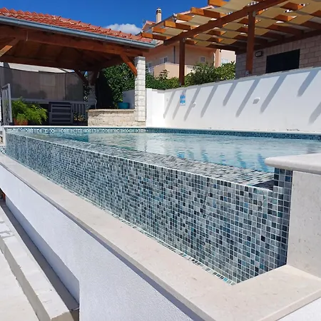 Sea View With Heated Infinity Swimming Pool تروغير