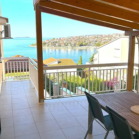 アパート Sea View With Heated Infinity Swimming Pool トロギール