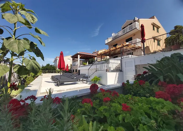 Appartement Sea View With Heated Infinity Swimming Pool Trogir