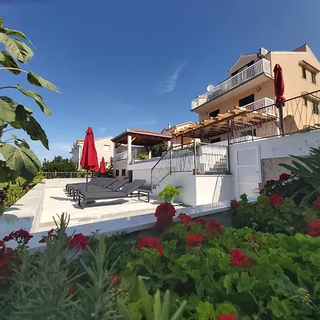 Apartman Sea View With Heated Infinity Swimming Pool Trogir