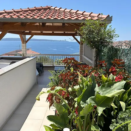 Apartman Sea View With Heated Infinity Swimming Pool